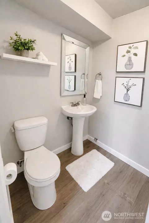 Bath - 1910 75th St SE #2E, Everett, WA 98203 photo 1 of 3