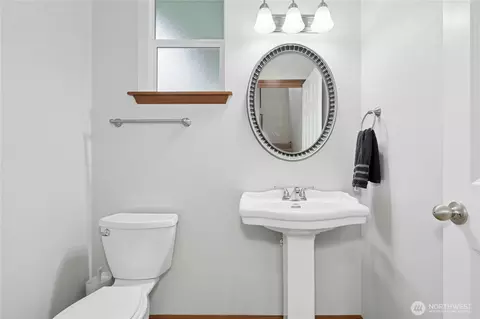 Bath - 427 120th St SE, Everett, WA 98208 photo 2 of 4