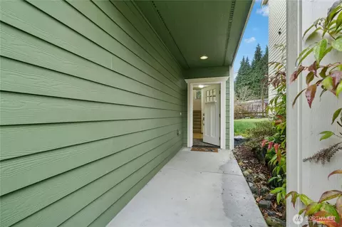 Entry Way - 427 120th St SE, Everett, WA 98208 photo 1 of 2