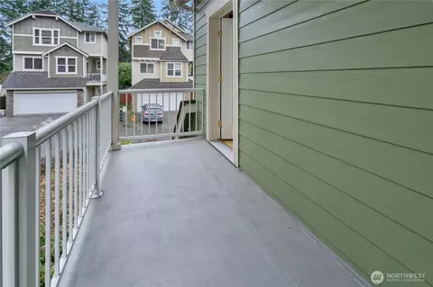 Exterior - 427 120th St SE, Everett, WA 98208 photo 3 of 4