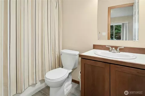 Bath - 427 120th St SE, Everett, WA 98208 photo 1 of 4