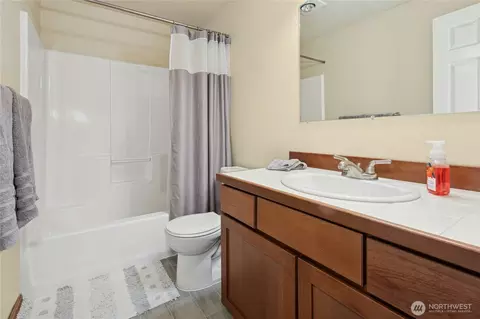 Bath - 427 120th St SE, Everett, WA 98208 photo 4 of 4