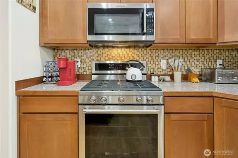 Kitchen - 427 120th St SE, Everett, WA 98208 photo 4 of 5