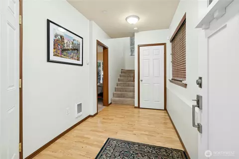 Entry Way - 427 120th St SE, Everett, WA 98208 photo 2 of 2