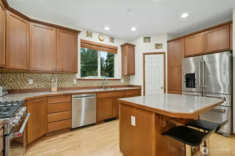 Kitchen - 427 120th St SE, Everett, WA 98208 photo 3 of 5