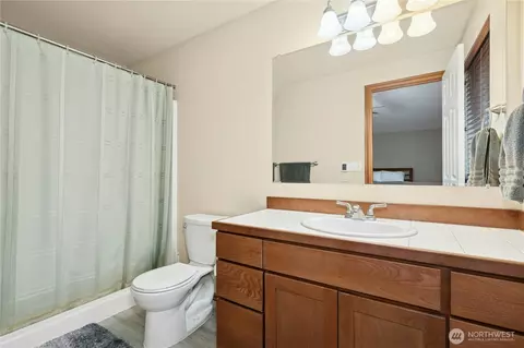Bath - 427 120th St SE, Everett, WA 98208 photo 3 of 4