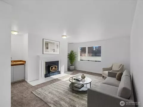8225 212th St SW #302, Edmonds, WA 98026