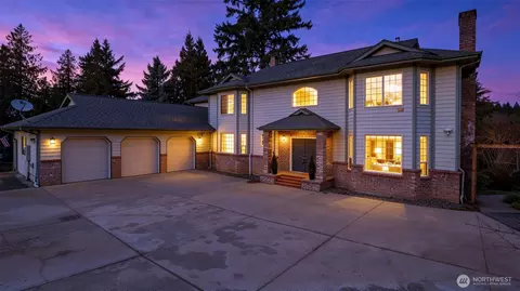 18432 W Lake Desire Dr SE, Renton, WA 98058