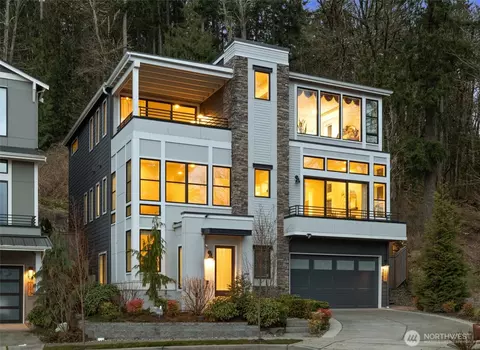 599 Viewcrest Dr NW, Issaquah, WA 98027