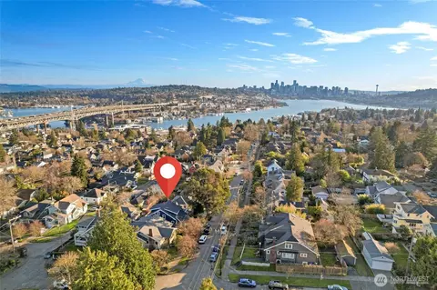 View/Area - 4228 Eastern Ave N, Seattle, WA 98103 photo 2 of 2