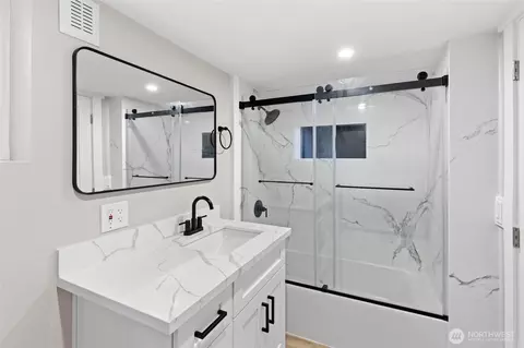 Bath - 4228 Eastern Ave N, Seattle, WA 98103 photo 3 of 4