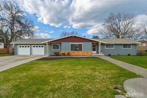 305 NE A St, College Place, WA 99324
