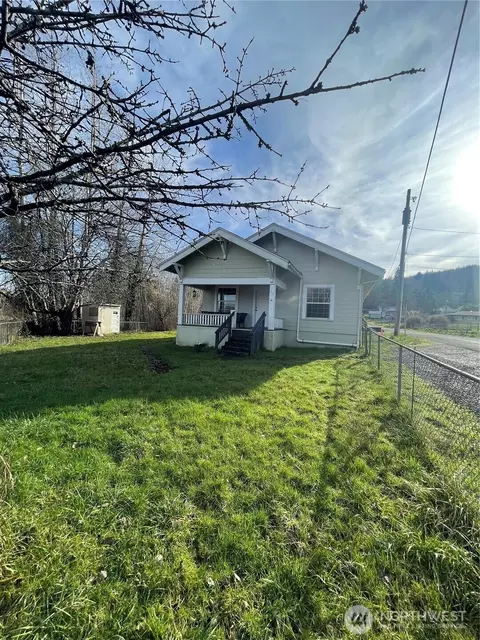 2101 Henkle St, Raymond, WA 98577