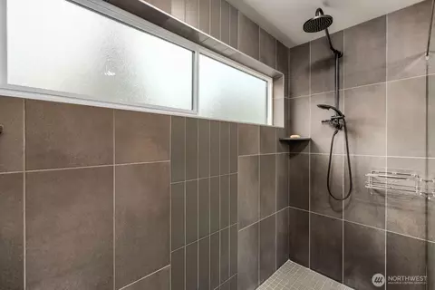 Bath - 9608 NE 182nd Ct #A, Bothell, WA 98011 photo 4 of 4