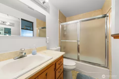 Bath - 4617 200th St SE, Bothell, WA 98012 photo 2 of 2