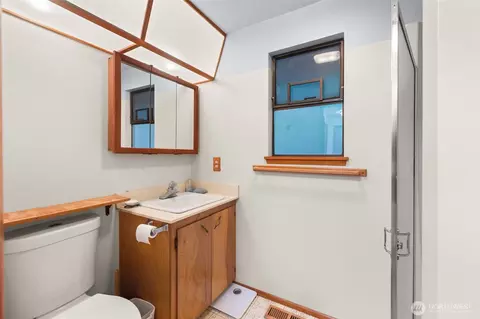 Bath - 4617 200th St SE, Bothell, WA 98012 photo 1 of 2