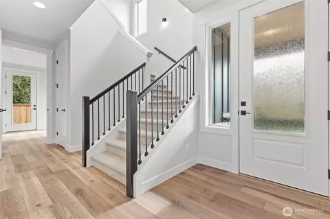 Entry Way - 1573 Lockridge Loop E, Enumclaw, WA 98022 photo 2 of 5