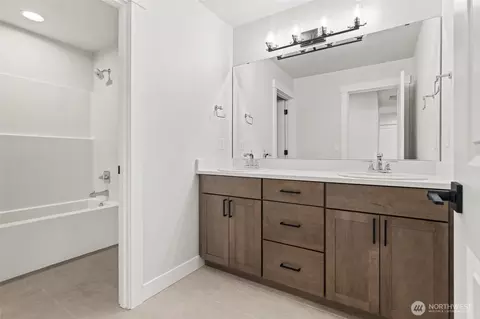 Bath - 1573 Lockridge Loop E, Enumclaw, WA 98022 photo 5 of 5