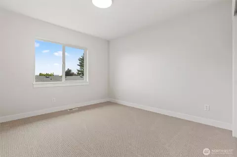 Bedroom - 1573 Lockridge Loop E, Enumclaw, WA 98022 photo 5 of 6