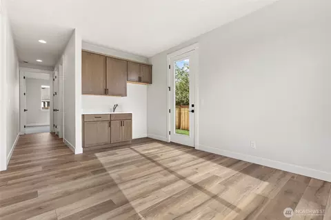 Entry Way - 1573 Lockridge Loop E, Enumclaw, WA 98022 photo 4 of 5