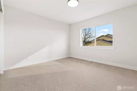 Bedroom - 1573 Lockridge Loop E, Enumclaw, WA 98022 photo 6 of 6