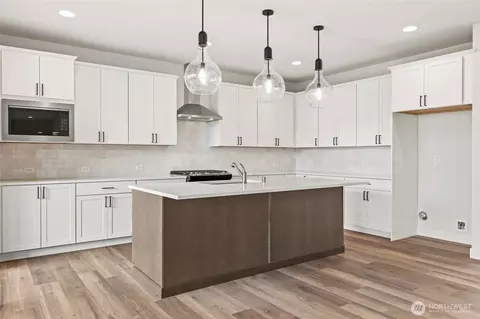 Kitchen - 1573 Lockridge Loop E, Enumclaw, WA 98022 photo 2 of 4