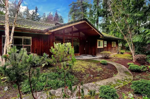 10815 Algonquin Rd, Woodway, WA 98020