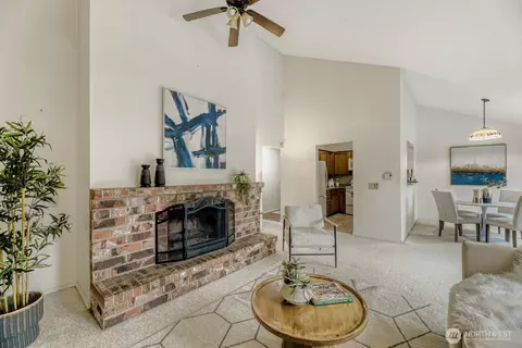 12904 126th Ct NE #J302, Kirkland, WA 98034
