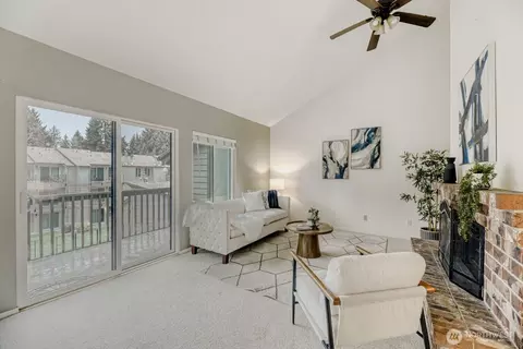 12904 126th Ct NE #J302, Kirkland, WA 98034