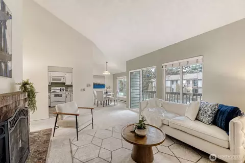12904 126th Ct NE #J302, Kirkland, WA 98034