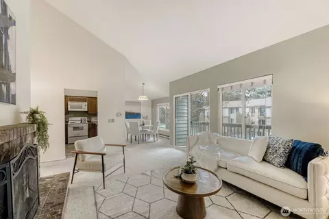 12904 126th Ct NE #J302, Kirkland, WA 98034