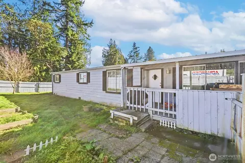 7275 NE Geneva St, Suquamish, WA 98392
