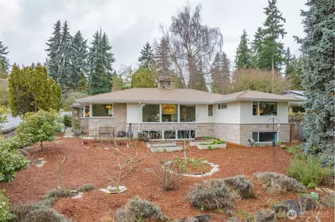 3744 NE 165th St, Lake Forest Park, WA 98155