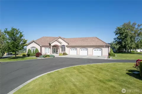 4560 Bluff Dr NE, Moses Lake, WA 98837
