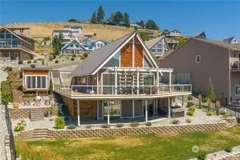 102 San Remo Ln, Chelan, WA 98816