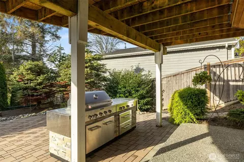 Exterior - 4724 Gardner Ave, Everett, WA 98203 photo 6 of 7