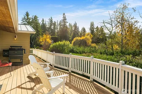 Exterior - 4724 Gardner Ave, Everett, WA 98203 photo 2 of 7
