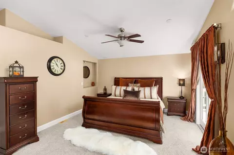 Bedroom - 4724 Gardner Ave, Everett, WA 98203 photo 2 of 4