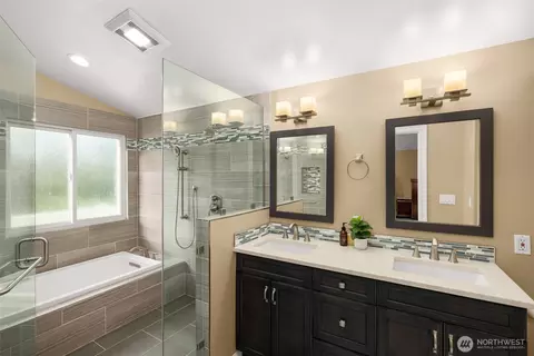 Bath - 4724 Gardner Ave, Everett, WA 98203 photo 1 of 4