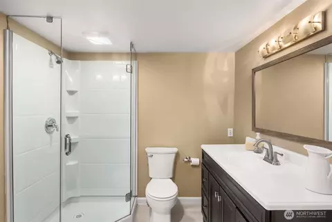 Bath - 4724 Gardner Ave, Everett, WA 98203 photo 4 of 4