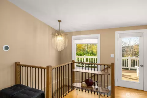 Entry Way - 4724 Gardner Ave, Everett, WA 98203 photo 1 of 2