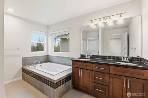 Bath - 4419 31st Ave SE, Everett, WA 98203 photo 1 of 3