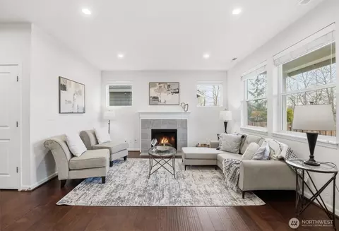 Living - 4419 31st Ave SE, Everett, WA 98203 photo 2 of 3