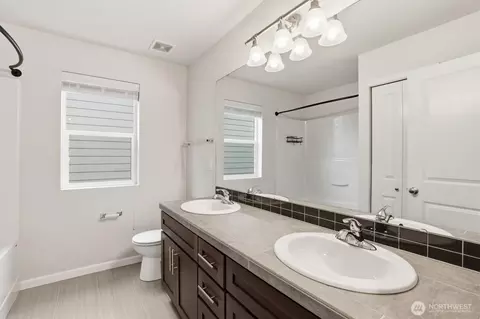 Bath - 4419 31st Ave SE, Everett, WA 98203 photo 3 of 3