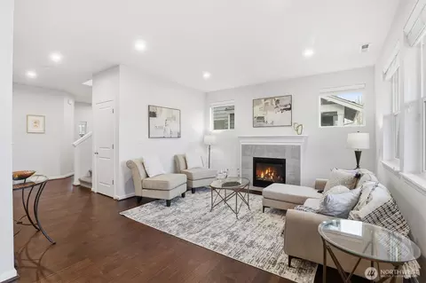 Living - 4419 31st Ave SE, Everett, WA 98203 photo 3 of 3