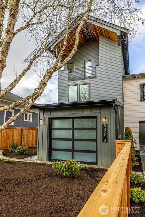 8321 25th Ave NW #B, Seattle, WA 98117