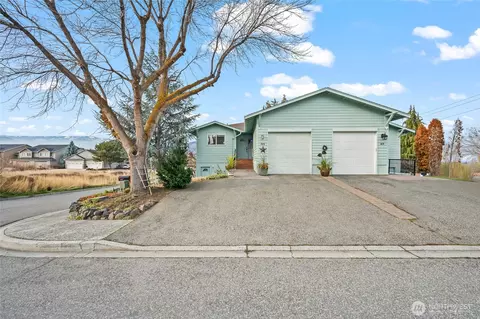 1074 Corum Cir, East Wenatchee, WA 98802
