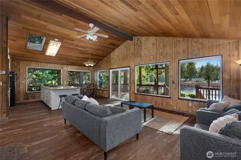 2520 E Saint Andrews Dr N, Shelton, WA 98584