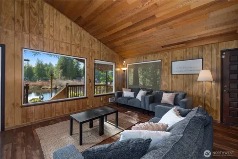 2520 E Saint Andrews Dr N, Shelton, WA 98584
