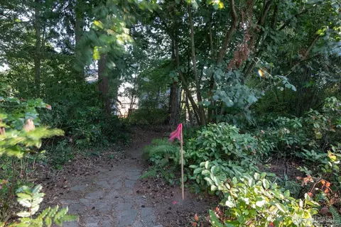 1111 1st Ave NE, Seattle, WA 98125